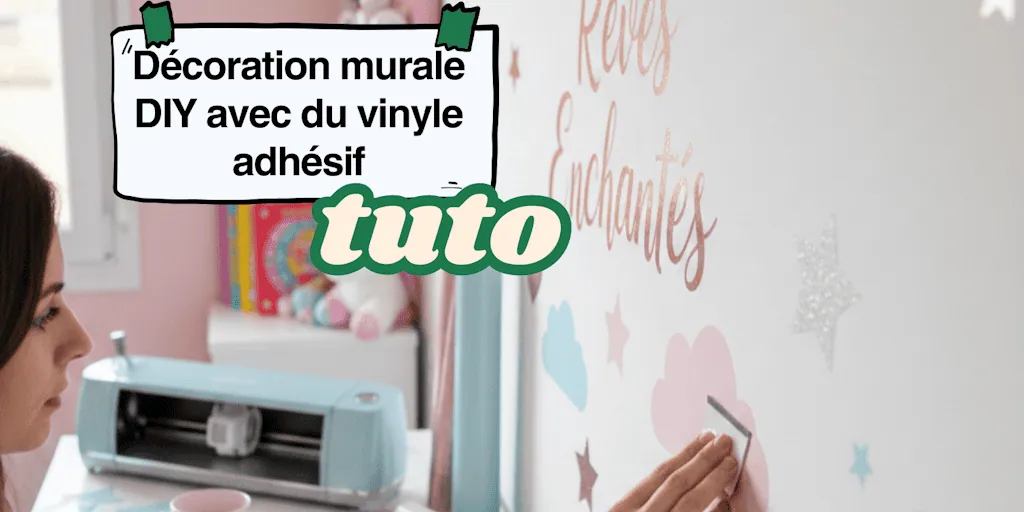 Femme posant une décoration murale en vinyle adhésif aux tons pastel, machine de découpe au premier plan
